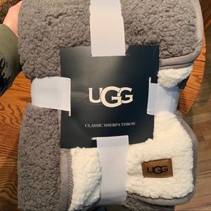 ‼️ New UGG Classic Sherpa Throw Blanket